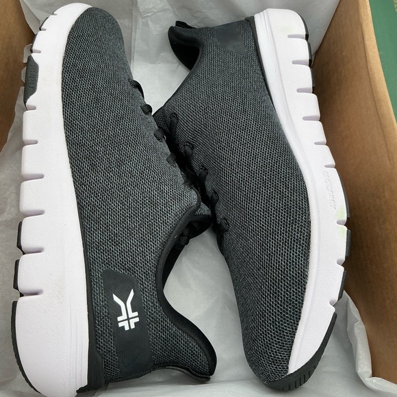 KURU FLEX Via Men\'s Charcoal and White Athletic Sneakers size 10.5‎ Wide
